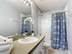 Hårtork och handdukar