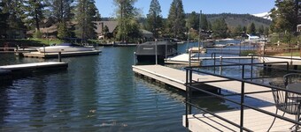 LAKESIDE TAHOE KEYS BEAUTY - 4 BEDROOM/2 BATH DESIGNER HOUSE W/ PRIVATE BOATDOCK
