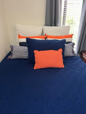 2 bedrooms, iron/ironing board, WiFi, bed sheets