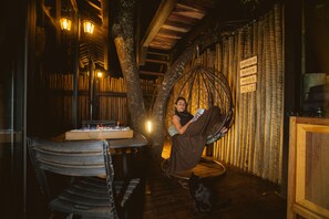 Family Chalet, Patio | Living area - Decks Chalés (São Roque de Minas)