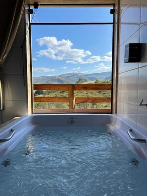 Deluxe Chalet, Patio, Mountain View | Private spa tub