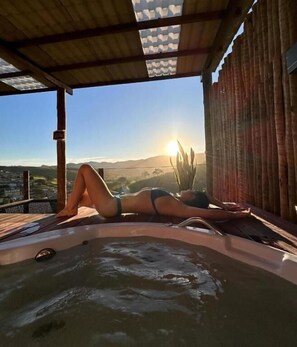 Chalet Confort, patio, vue montagne | Bain à remous privé