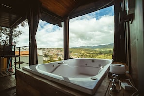 Chalet Familial, patio | Bain à remous privé