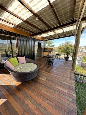 Chalé família, varanda | Área de estar