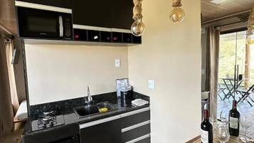 Xalet familiar, pati | Cuina privada | Microones i utensilis de cuina, vaixella i coberteria