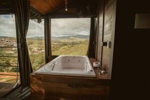 Private spa tub - Decks Chalés (São Roque de Minas)