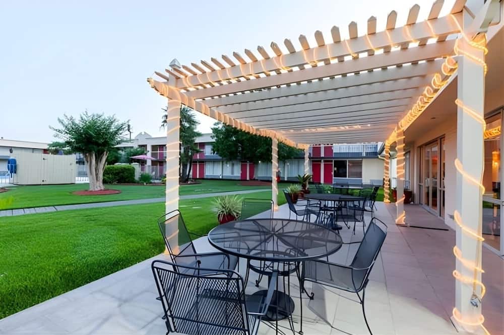 Iberia House & Suites