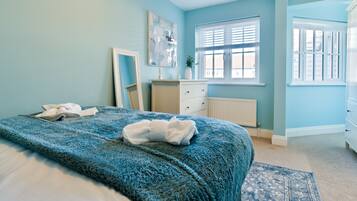 3 slaapkamers, een strijkplank/strijkijzer, gratis wifi, beddengoed