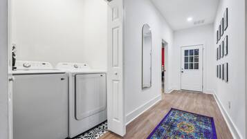 House, 6 Bedrooms, Pets Allowed, Park View | Laundry