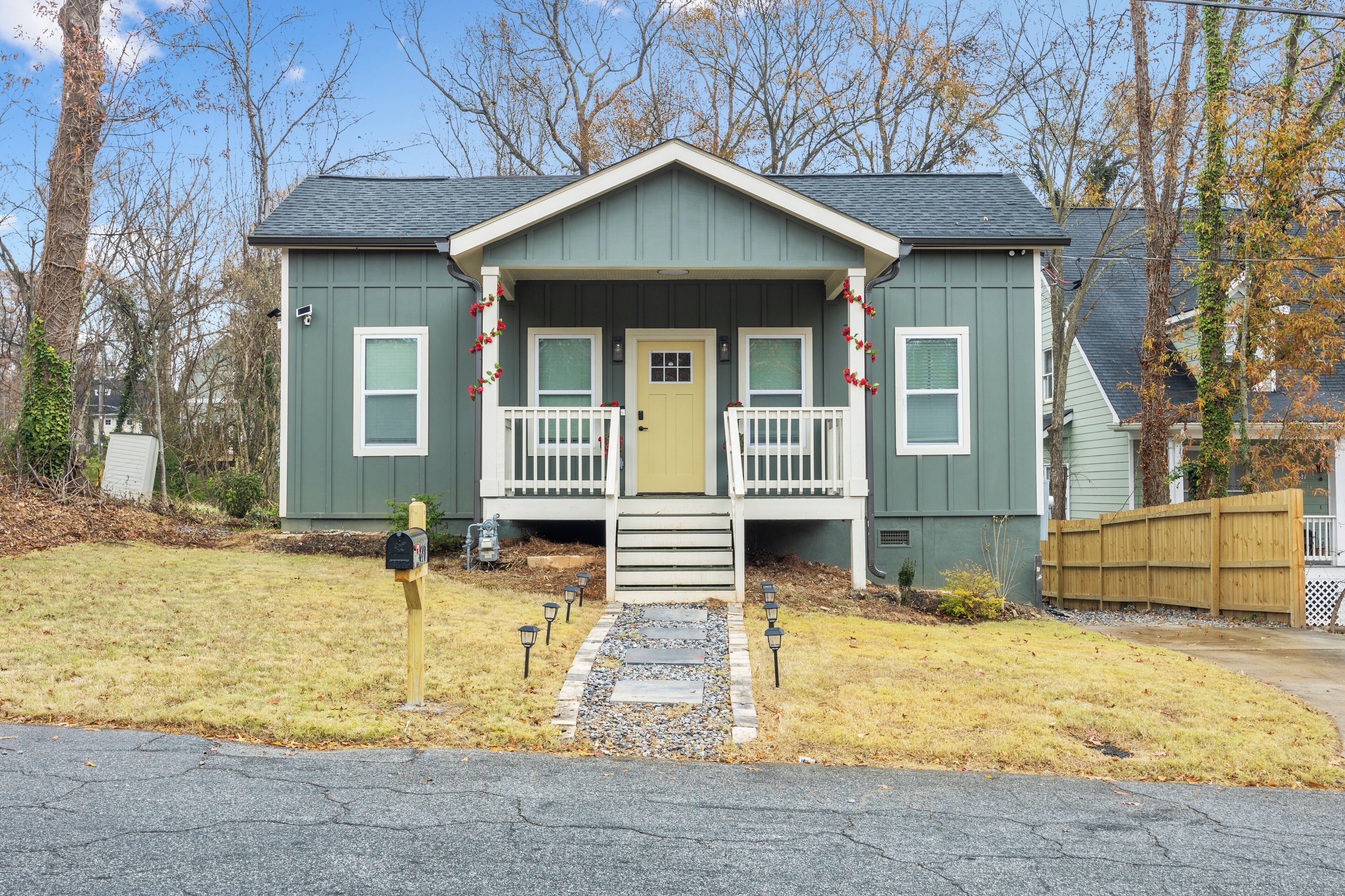 Vista frontal de la propiedad