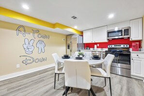 House, 6 Bedrooms, Pets Allowed, Park View | Private kitchen - Once Upon A Gem (Atlanta)