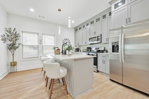 House, 6 Bedrooms, Pets Allowed, Park View | Private kitchen - Once Upon A Gem (Atlanta)