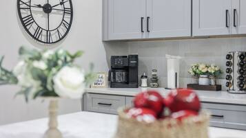 House, 6 Bedrooms, Pets allowed, Park View | Private kitchen