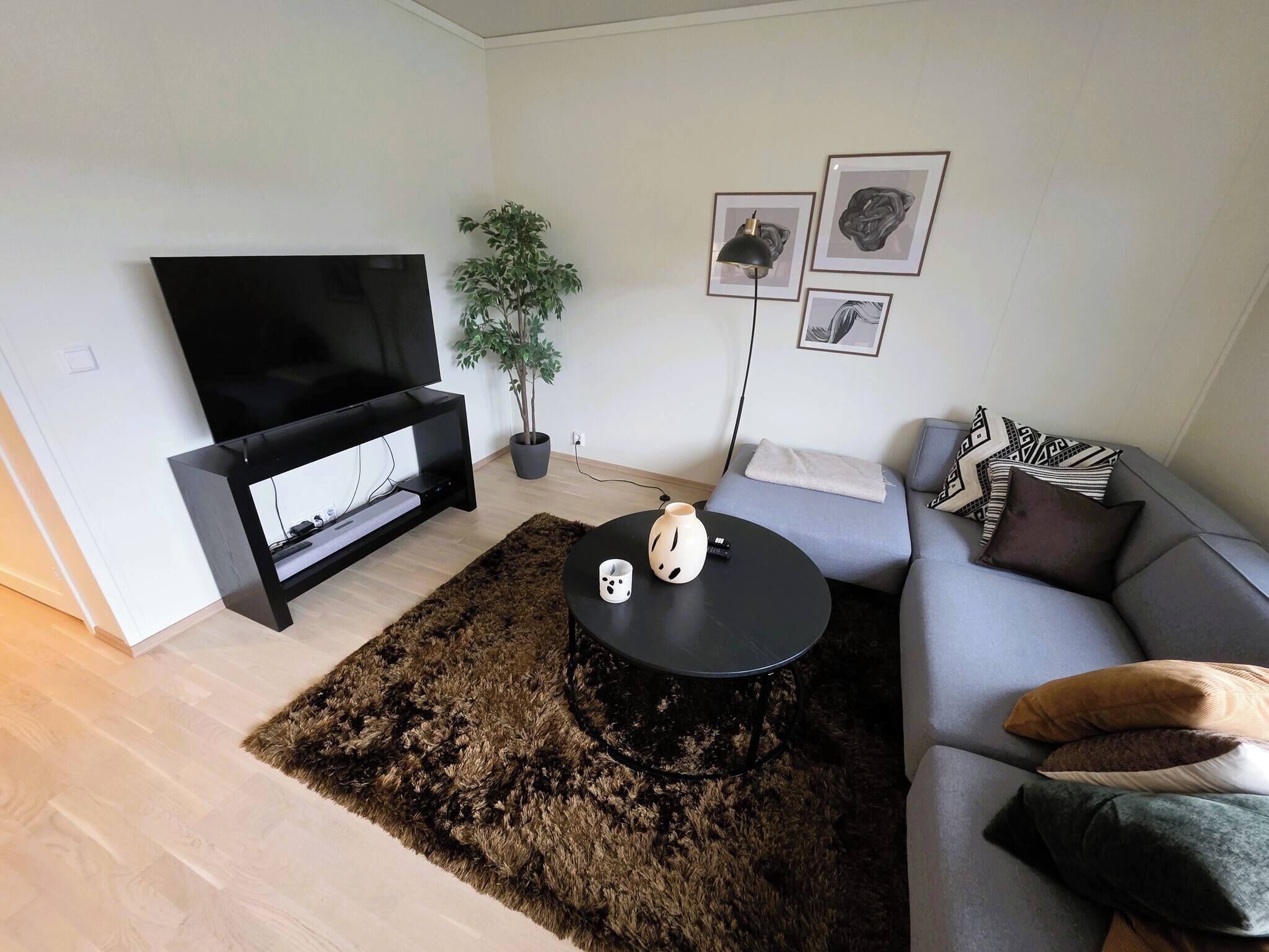 Apartment, 2 Bedrooms, Accessible | Living room
