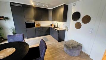 Apartment, 2 Bedrooms, Accessible | Private kitchen