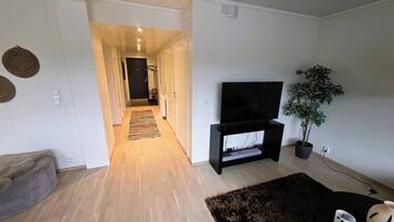 Apartment, 2 Bedrooms, Accessible | Living room