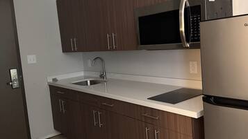 雪櫃、微波爐、爐具、咖啡機/沖茶器