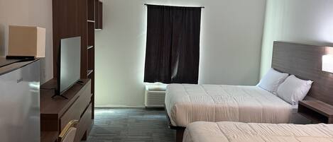 1 Schlafzimmer, Schreibtisch, Bettwäsche