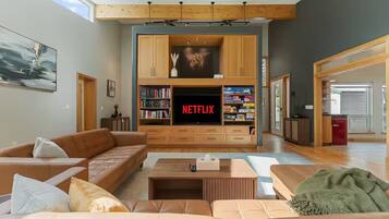 Smart TV, fireplace, ping pong, books