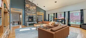 Riverfront City Escape w/Hot Tub, 2 King, Gym, Sleeps 12, Firepit, Kayaks