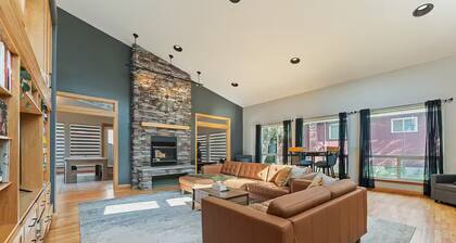 Riverfront City Escape w/Hot Tub, 2 King, Gym, Sleeps 12, Firepit, Kayaks