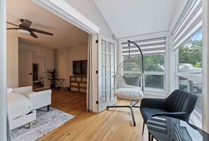 4 多间卧室、办公桌、熨斗/熨衣板、旅行婴儿床