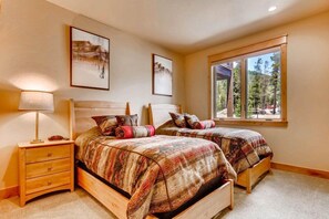 3 bedrooms, travel crib, free WiFi, bed sheets - Modern 3-Bed Townhome w/ Hot Tub in Keystone (Keystone)