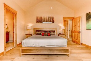 3 bedrooms, travel crib, free WiFi, bed sheets