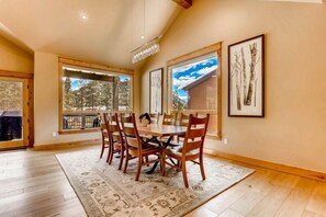 Dining - Modern 3-Bed Townhome w/ Hot Tub in Keystone (Keystone)