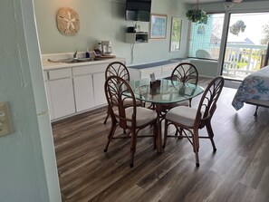 Dining - Relaxing Simple Condo 226 (Cedar Key)