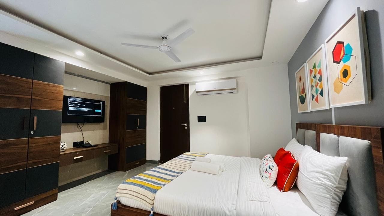 Basic Single Room, Hill View | Desk, laptop workspace