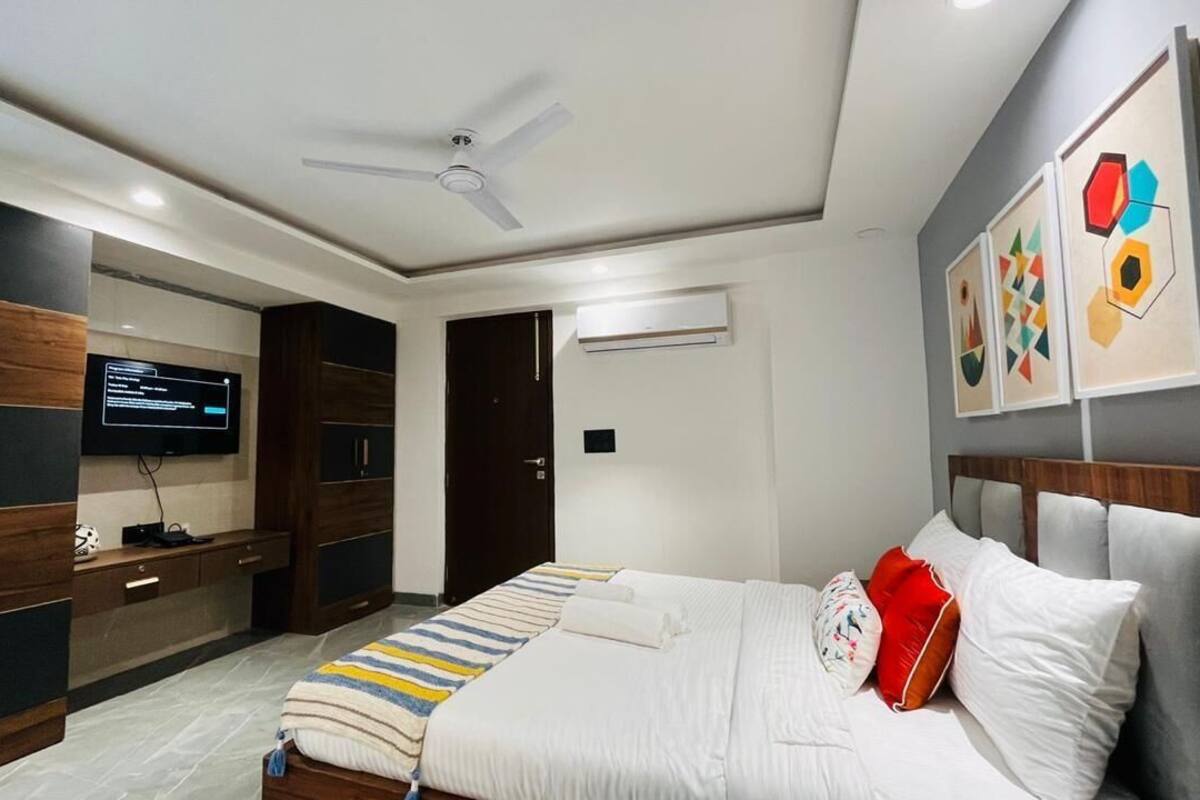 مكتب ومساحة عمل للكمبيوتر المحمول