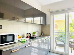 基本單人房, 山景 | 私人廚房 | 微波爐、烤箱、洗碗機、鍋具/餐盤/廚房用品