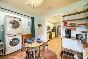 Microwave, oven, stovetop, dishwasher - Thirty One Oaks Retreat in Sebring (Sebring)