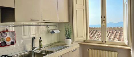 Refrigerador, horno, lavavajillas, cafetera/tetera