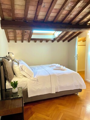 2 عدّة غرف نوم ومكواة/لوح كي وسرير سفر وواي فاي مجانًا