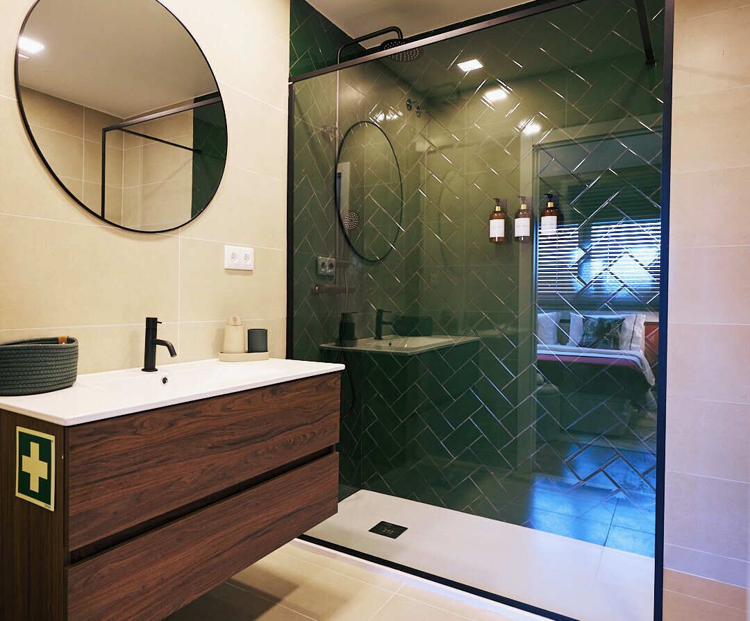 Doccia, asciugacapelli, asciugamani, sapone