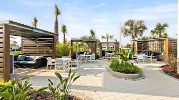 屋外ダイニングエリア