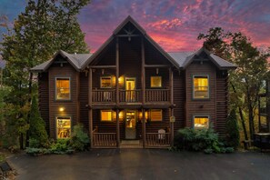 Exterior - Sky Vista Lodge! Amazing View / 13 Bedrooms / Sleeps 54 (Sevierville)