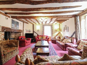 Living area - Chilton Manor House (Sittingbourne)