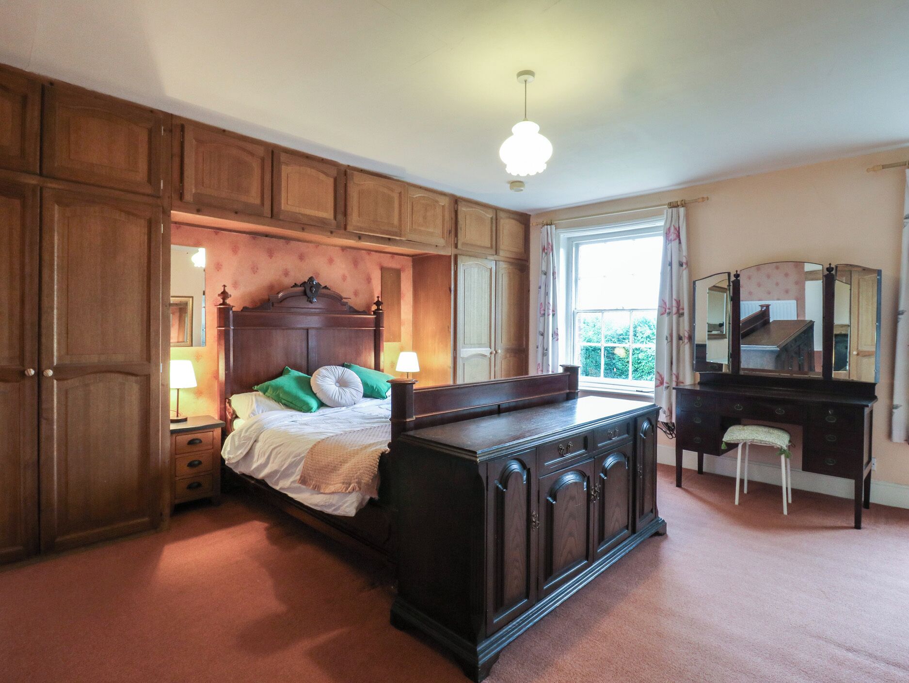 6 bedrooms, individually decorated, individually furnished, free WiFi