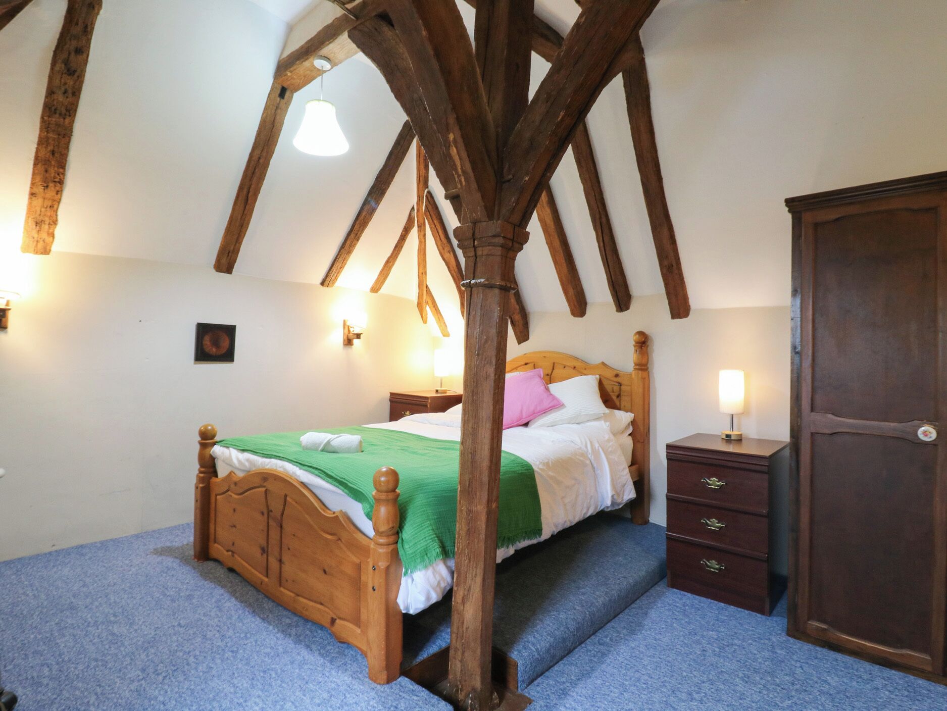 6 bedrooms, individually decorated, individually furnished, free WiFi