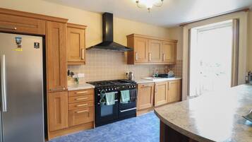 Dishwasher, cookware/dishes/utensils