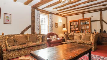 Cottage | Living area