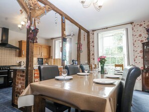 Cottage | Dining