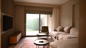 Appartement Luxe, patio, vue jardin | Coin séjour