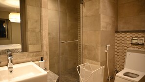 Appartement Luxe, patio, vue jardin | Salle de bain