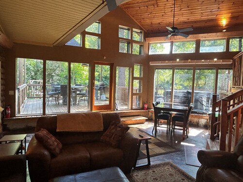 Wooded Retreat, Relaxing Hot Tub, Movie Night - Popcorn & Surround Sound, Pets!