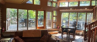 Wooded Retreat, Relaxing Hot Tub, Movie Night - Popcorn & Surround Sound, Pets!