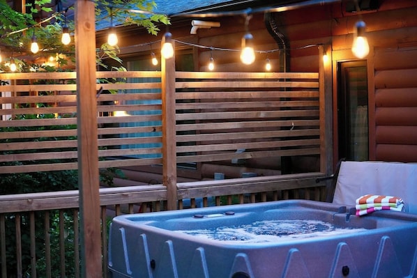 Outdoor spa tub